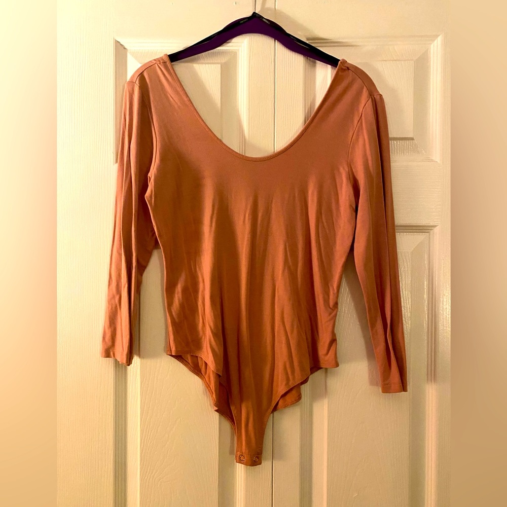 🎀Never Worn- Forever 21 Women’s Pink Long Sleeve Body Suit 🎀